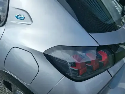 Photo 16 Peugeot 208  Electrique 50 kWh 136ch