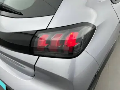 Photo 16 Peugeot 208  Electrique 50 kWh 136ch