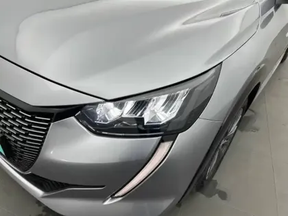 Photo 15 Peugeot 208  Electrique 50 kWh 136ch