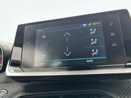 Photo 22 Peugeot 208  Electrique 50 kWh 136ch