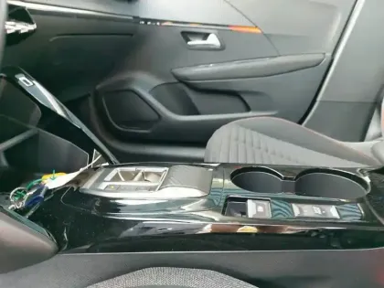 Photo 13 Peugeot 208  Electrique 50 kWh 136ch