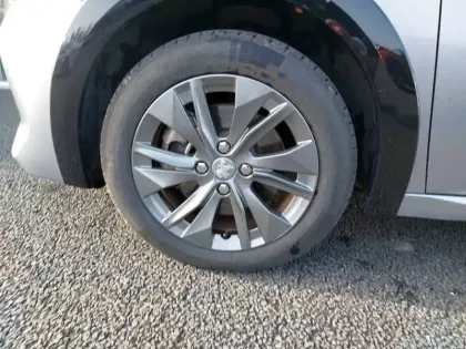 Photo 12 Peugeot 208  Electrique 50 kWh 136ch