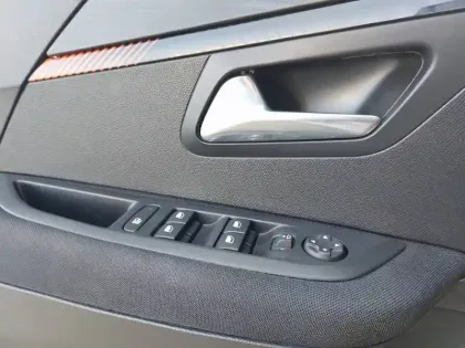 Photo 17 Peugeot 208  Electrique 50 kWh 136ch