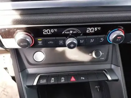 Photo 34 Audi Q3  35 TDI 150 ch S tronic 7