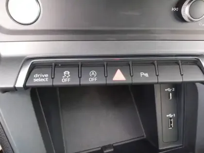 Photo 33 Audi Q3  35 TDI 150 ch S tronic 7