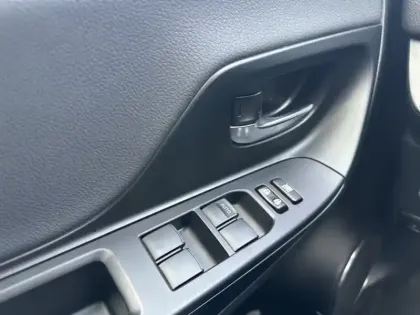 Photo 18 Toyota Yaris 110 VVT-i CVT Design Y20