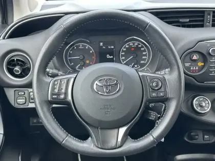 Photo 11 Toyota Yaris 110 VVT-i CVT Design Y20