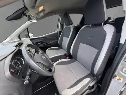 Photo 12 Toyota Yaris 110 VVT-i CVT Design Y20