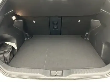 Photo 9 Toyota Yaris Hybride 1.5 130H DESIGN PACK CARGO