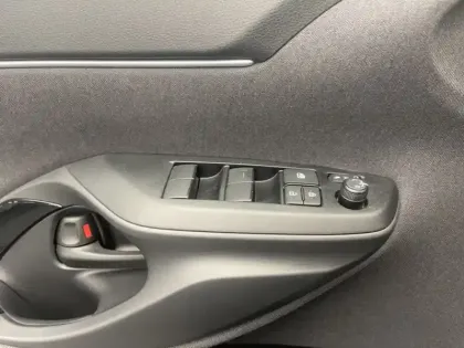 Photo 21 Toyota Yaris Hybride 1.5 130H DESIGN PACK CARGO