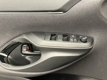 Photo 15 Toyota Yaris Hybride 1.5 130H DESIGN PACK CARGO