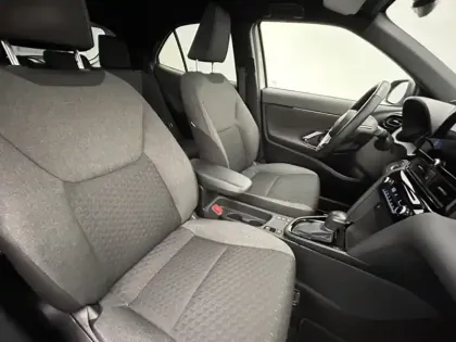 Photo 19 Toyota Yaris Hybride 1.5 130H DESIGN PACK CARGO