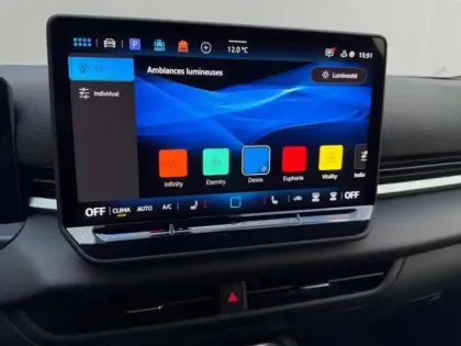 Photo 9 Volkswagen T-roc  1.5 eTSI 150ch R-Line DSG7