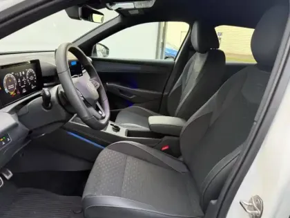 Photo 13 Volkswagen T-roc  1.5 eTSI 150ch R-Line DSG7