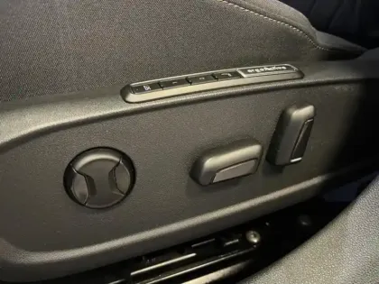 Photo 14 Volkswagen Golf  1.4 eHybrid OPF 204ch Style DSG6