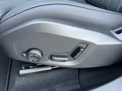 Photo 13 Volvo Xc60  T6 Hybride Rechargeable 350ch Ultra Style Dark Geartronic 8 AWD