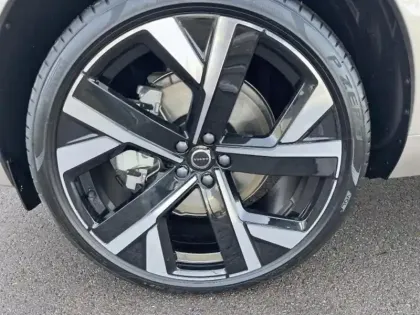 Photo 6 Volvo Xc60  T6 Hybride Rechargeable 350ch Ultra Style Dark Geartronic 8 AWD