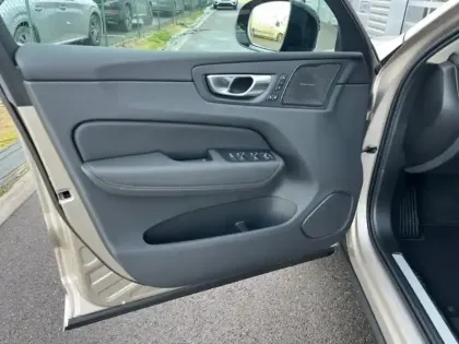 Photo 10 Volvo Xc60  T6 Hybride Rechargeable 350ch Ultra Style Dark Geartronic 8 AWD