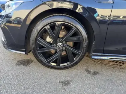 Photo 9 Volkswagen Golf  1.5 eTSI OPF 130ch R-Line DSG7