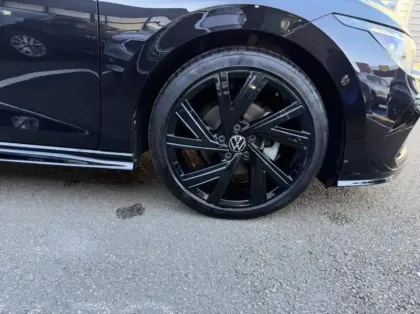 Photo 6 Volkswagen Golf  1.5 eTSI OPF 130ch R-Line DSG7