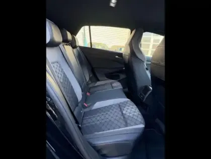 Photo 12 Volkswagen Golf  1.5 eTSI OPF 130ch R-Line DSG7