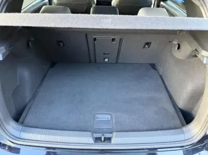 Photo 10 Volkswagen Golf  1.5 eTSI OPF 130ch R-Line DSG7