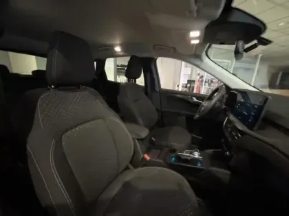 Photo 10 Ford Kuga  2.5 Duratec 180ch Hybrid FlexiFuel Titanium Business Powershift