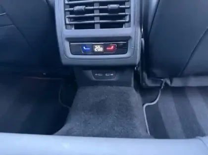 Photo 14 Volkswagen Golf  1.5 eTSI OPF 130ch R-Line DSG7