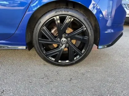 Photo 8 Volkswagen Golf  1.5 eTSI OPF 130ch R-Line DSG7