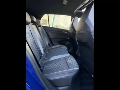 Photo 13 Volkswagen Golf  1.5 eTSI OPF 130ch R-Line DSG7