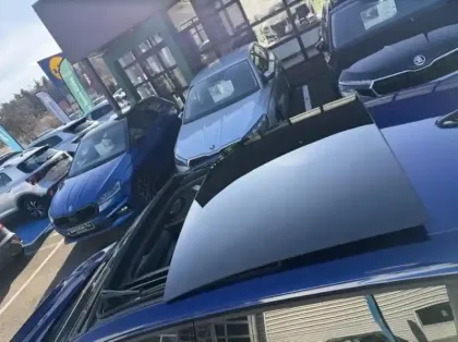 Photo 10 Volkswagen Golf  1.5 eTSI OPF 130ch R-Line DSG7