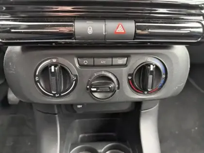 Photo 11 Citroën C3  1.2 PureTech 83ch S&S Shine