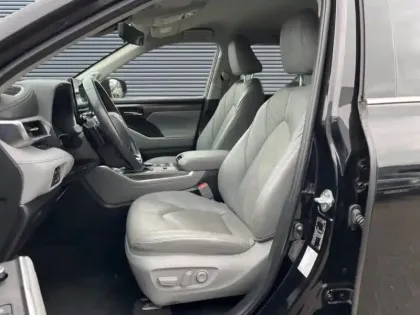 Photo 9 Toyota Highlander  2.5 Hybrid 248ch Lounge AWD-I MY22