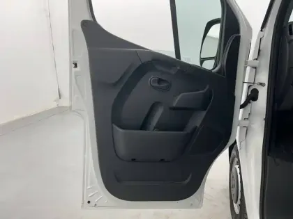 Photo 52 Renault Master  FGN TRAC F3500 L2H2 BLUE DCI 135