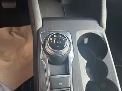 Photo 7 Ford Kuga 2.5 Duratec 190ch FHEV E85 ST-Line BVA