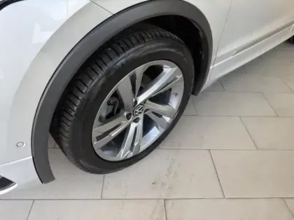 Photo 10 Volkswagen Tiguan  1.5 TSI 150ch R-Line Exclusive DSG7