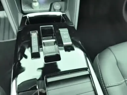 Photo 23 Citroën C4  PureTech 130 S&S EAT8 Shine Pack