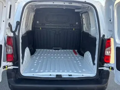 Photo 7 Peugeot Partner  FOURGON STANDARD 1000 KG BLUEHDI 130 S&S EAT8 GRIP