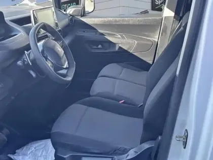 Photo 22 Peugeot Partner  FOURGON STANDARD 1000 KG BLUEHDI 130 S&S EAT8 GRIP