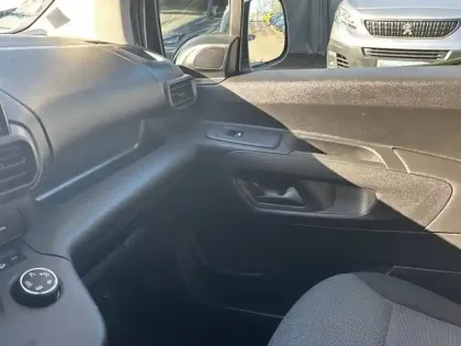 Photo 15 Peugeot Partner  FOURGON STANDARD 1000 KG BLUEHDI 130 S&S EAT8 GRIP