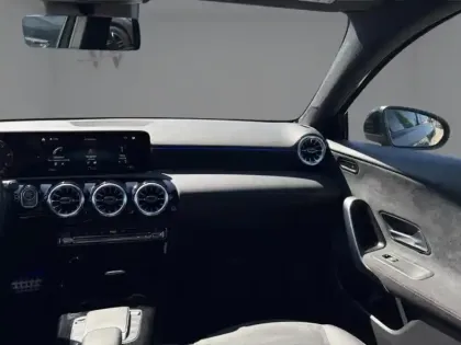 Photo 13 Mercedes Classe A 200 d AMG Line