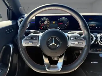 Photo 12 Mercedes Classe A 200 d AMG Line