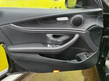 Photo 13 Mercedes CLA E 220 d 194 ch 