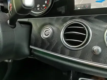 Photo 24 Mercedes CLA E 220 d 194 ch 