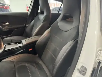 Photo 15 Mercedes Classe A 180 d AMG Line