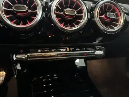 Photo 9 Mercedes Classe A 180 d AMG Line