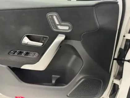 Photo 19 Mercedes Classe A 180 d AMG Line