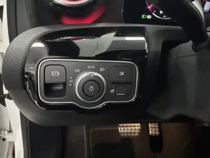 Photo 17 Mercedes Classe A 180 d AMG Line