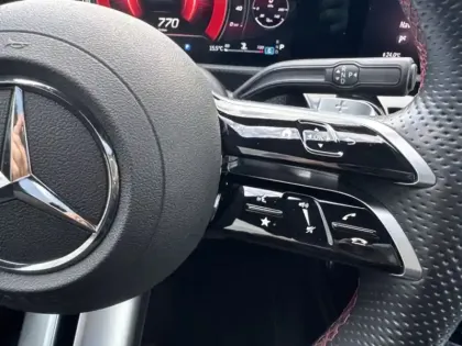 Photo 15 Mercedes Classe A 200 d AMG Line