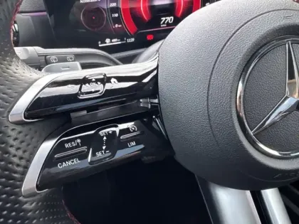 Photo 14 Mercedes Classe A 200 d AMG Line